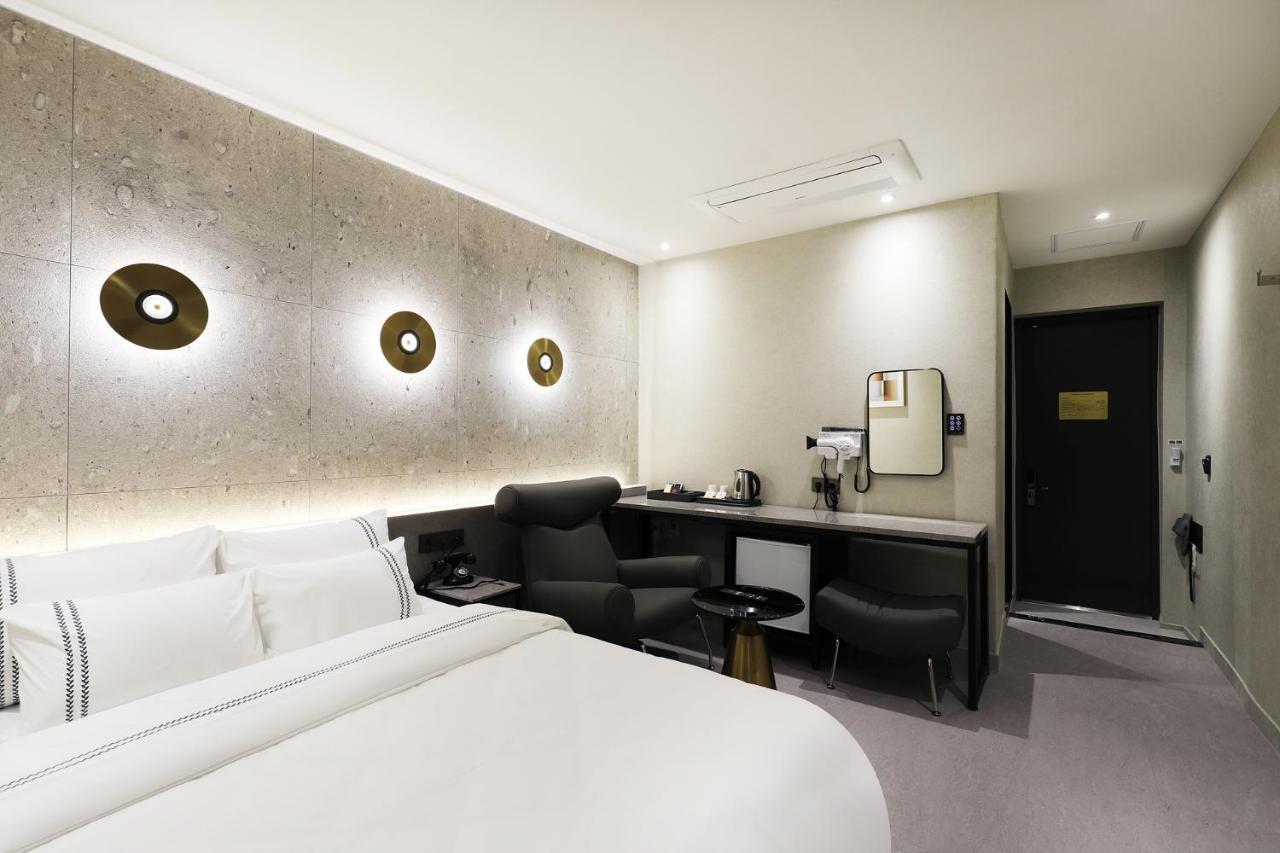 Mari Hotel ชองจู ภายนอก รูปภาพ