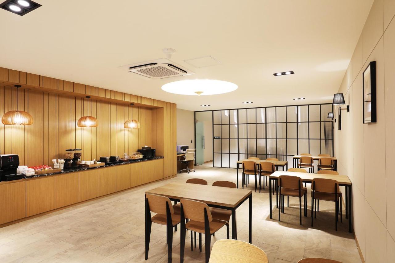 Mari Hotel ชองจู ภายนอก รูปภาพ